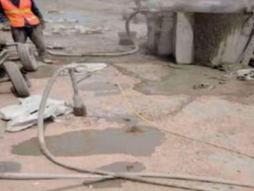 龙湖水泥混凝土路面板底注浆技术 路面脱空注浆整治方案