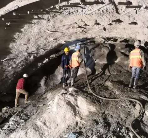 龙湖隧道拱顶带模注浆料，微膨胀注浆料的特点及施工工艺